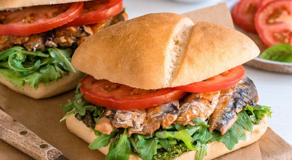 Burgers de sardines à la tomate et pesto