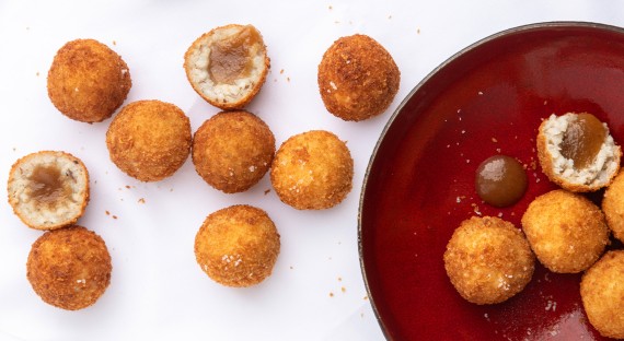 Arancini à la sardine au coeur coulant de chutney d'oignons de Roscoff et muscadet par Marc-Amaury Legrand