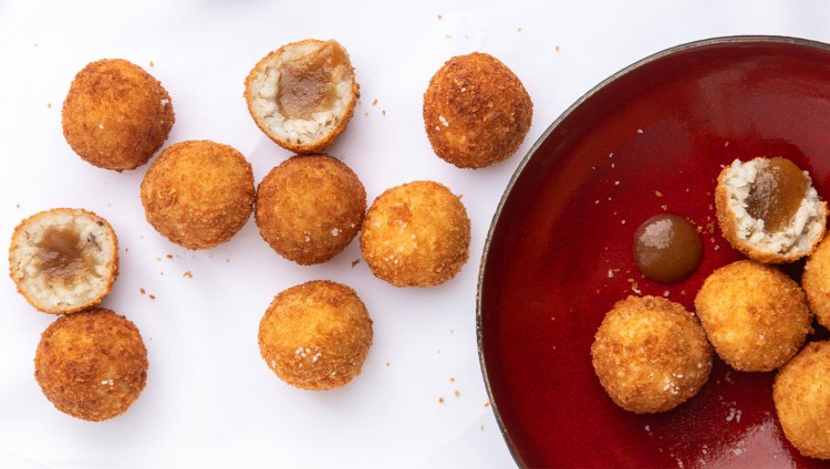 Arancini à la sardine au coeur coulant de chutney d'oignons de Roscoff et muscadet par Marc-Amaury Legrand